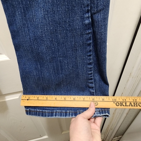 Levi’s Jeans 548 Women's 4 Medium Perfect Slimming Flare Dark Wash 4M - Nice! - Picture 7 of 10